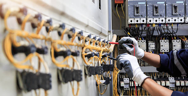 Professional Electrician technician working in Crystal Lawns, IL